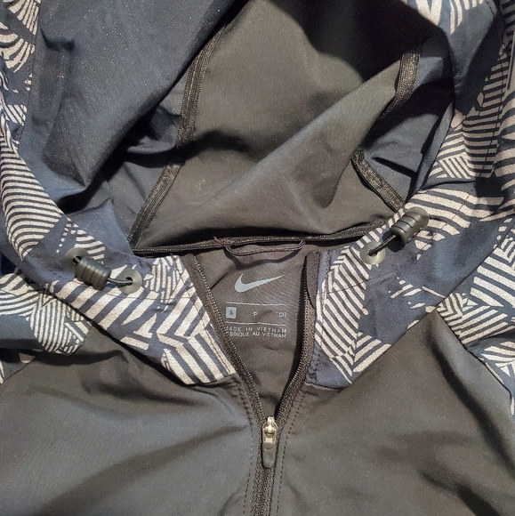 Reflective windbreaker - Picture 2 of 4